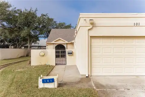 101 Santa Fe Drive, Rockport, TX 78382