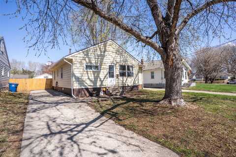 1530 Mattern Avenue, Des Moines, IA 50316