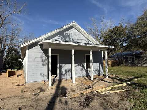 874 W Orange Avenue, DeFuniak Springs, FL 32435