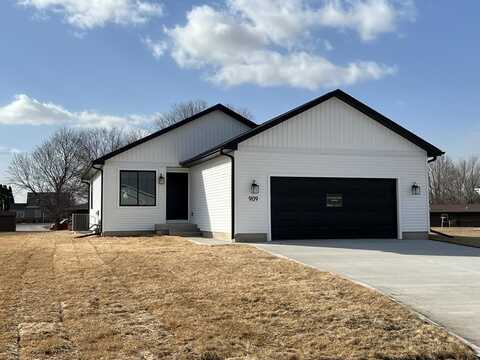 909 Sunrise Drive, Gowrie, IA 50543