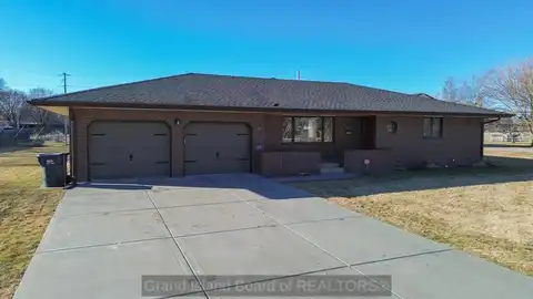 4305 Saddle Horse Court, Grand Island, NE 68803