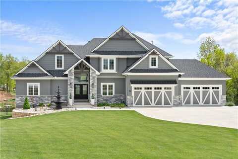 14 Omaha Circle, Lake Winnebago, MO 64034