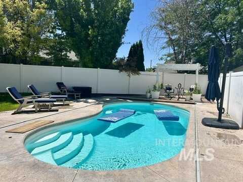 1977 Tamarack Loop, Twin Falls, ID 83301