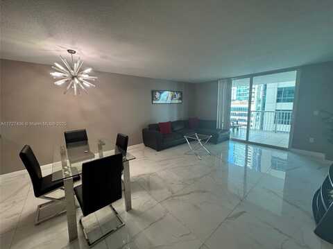 1200 Brickell Bay Dr, Miami, FL 33131