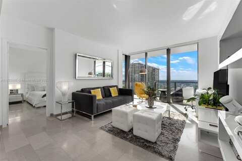 68 SE 6th St, Miami, FL 33131