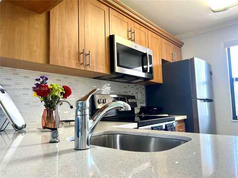 10101 Sunrise Lakes Blvd, Sunrise, FL 33322