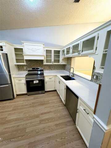 6070 NW 92nd Ave, Tamarac, FL 33321