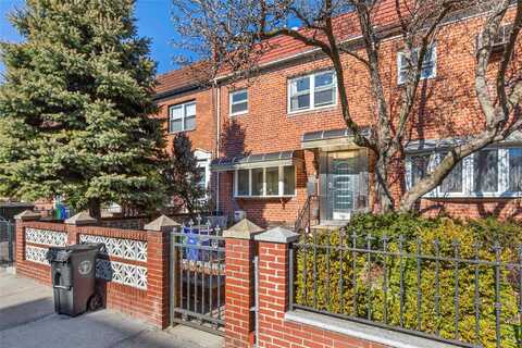 4811 30th Avenue, Astoria, NY 11103