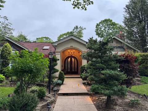 101 Harold Road, Hewlett, NY 11598