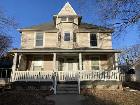 710 Market Street, Henry, IL 61537