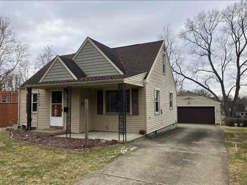 28 Elmwood Drive, Hubbard, OH 44425