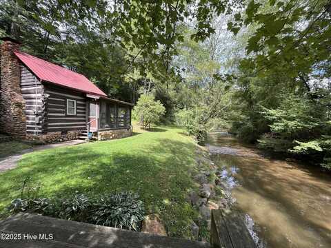 111 Lynn Lane, Glade Valley, NC 28627