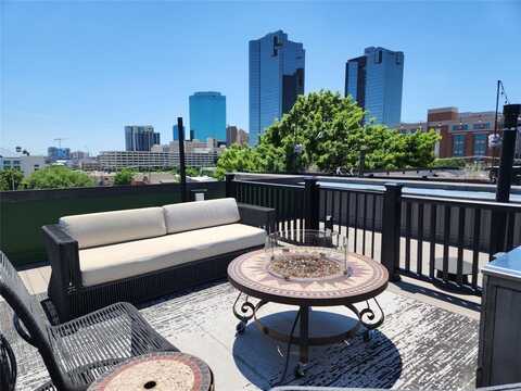 612 Skyline Bluff Drive, Fort Worth, TX 76102