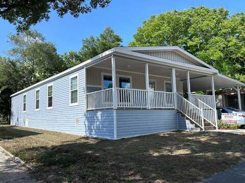 18 LaFayette Avenue, Sorrento, FL 32776