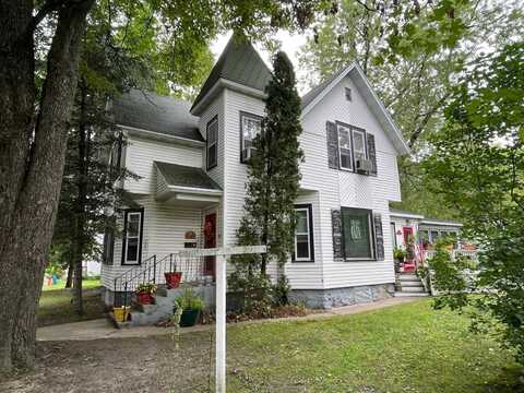 253 S Main St, Clintonville, WI 54929