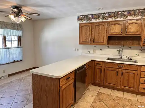 555 WESTWOOD Boulevard, Canton, IL 61520