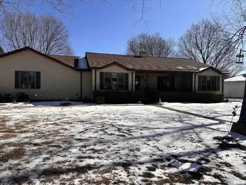 555 WESTWOOD Boulevard, Canton, IL 61520