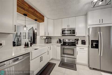 8592 W Sunrise Blvd, Plantation, FL 33322