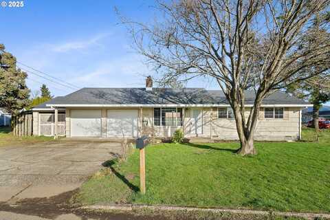 709 MEADOW AVE, Tillamook, OR 97141