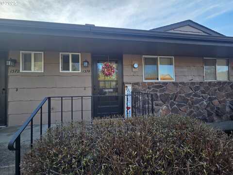 1374 SE COURT AVE, Roseburg, OR 97470