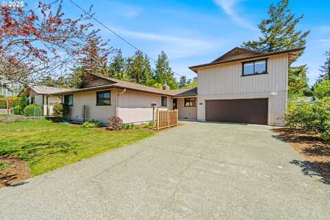 2527 PINE ST, North Bend, OR 97459