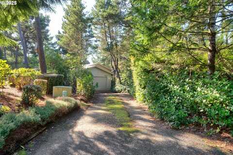 4940 OCEANA DR, Florence, OR 97439