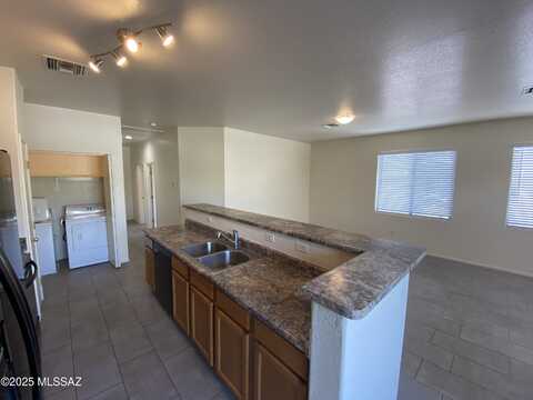 1250 E Weimer Circle, Tucson, AZ 85719