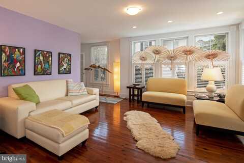 9 W END AVENUE, CAMBRIDGE, MD 21613