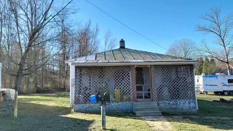 Hukleberry Road, Elkton, VA 22827