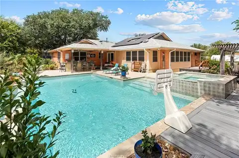 1013 Winding Road, College Station, TX 77840
