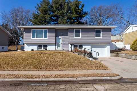 2585 Marywood, Dubuque, IA 52001