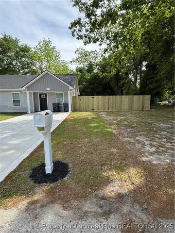 412 E 7th Avenue, Raeford, NC 28376