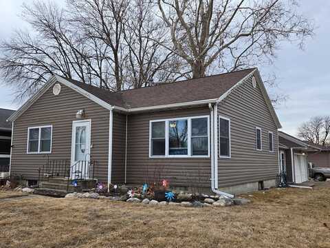 1601 Sparboe Ct, Webster City, IA 50595