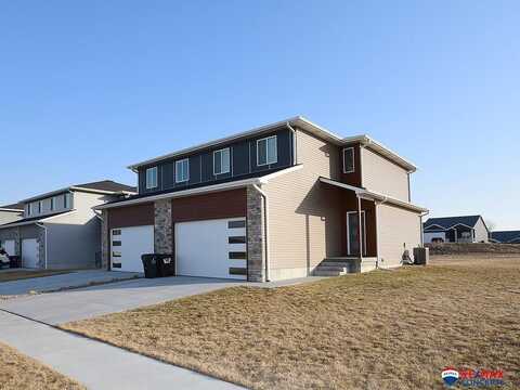 980 Titan Drive, Hickman, NE 68372