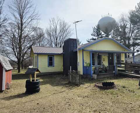 48 N North Street, White Cloud, MI 49349