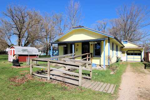 48 N North Street, White Cloud, MI 49349