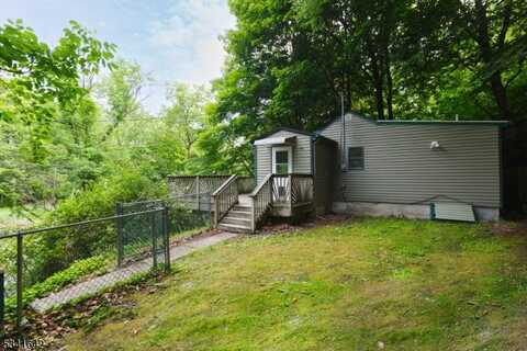 78 Riverside Rd, West Milford, NJ 07421