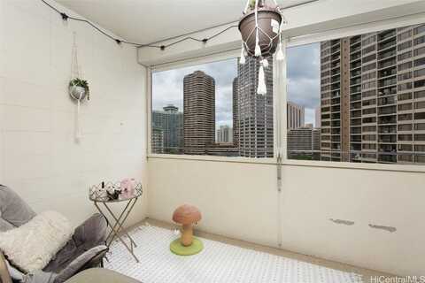 425 Ena Road, Honolulu, HI 96815