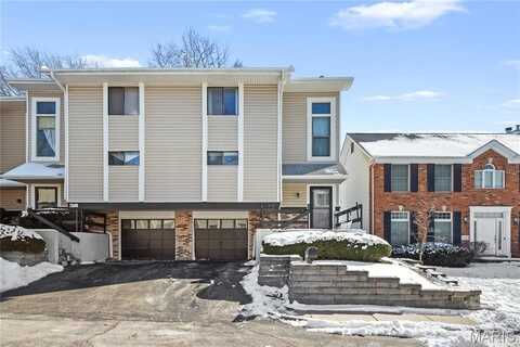 858 Lionsgate Drive, Saint Louis, MO 63130