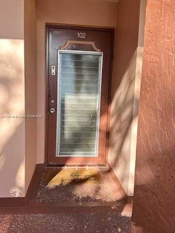 9521 Sunrise Lakes Blvd, Sunrise, FL 33322