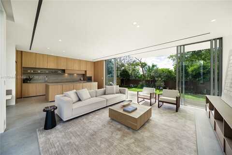 6800 SW 83rd Pl, Miami, FL 33143
