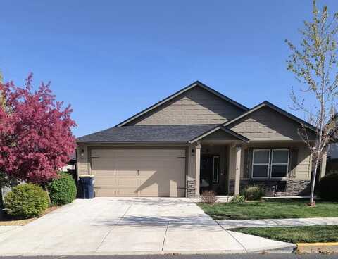 2437 NW Hemlock Way, Redmond, OR 97756