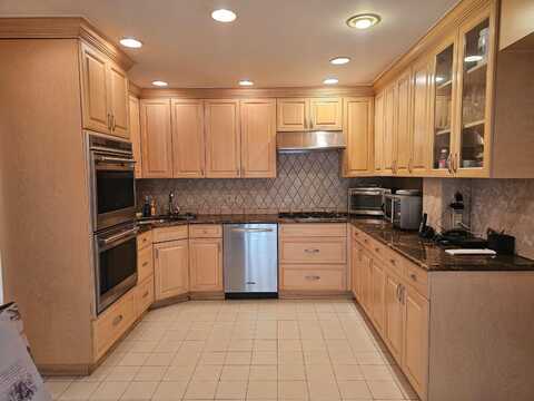 79-06 214 Street, Hollis Hills, NY 11364
