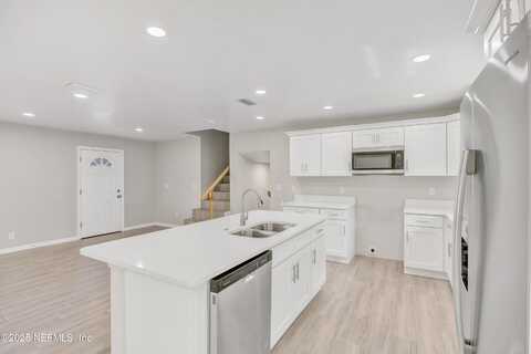 8194 CARAVELLE Drive, Jacksonville, FL 32244