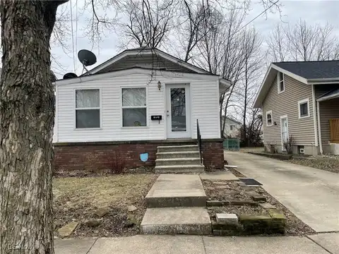 890 Eva Avenue, Akron, OH 44306