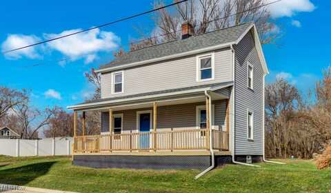 221 Maple Street, Waynesburg, OH 44688