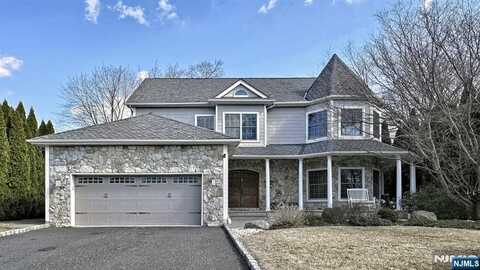 24 Crane Avenue, Bloomingdale, NJ 07403