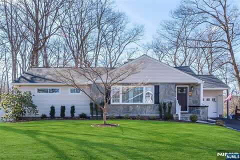 42 Sunset Road, Bloomingdale, NJ 07403