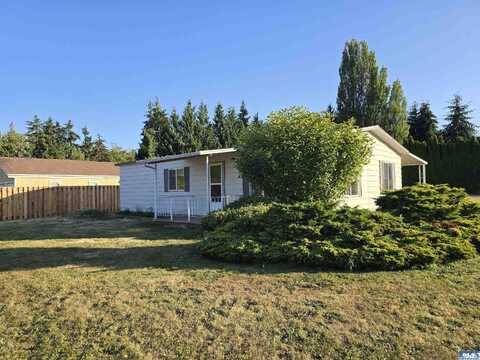 240 Serpentine Ave, Sequim, WA 98382