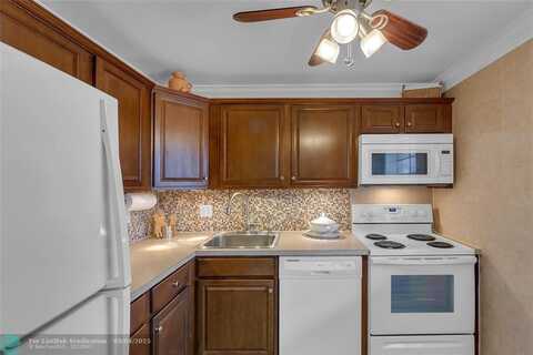 3001 NW 46th Ave, Lauderdale Lakes, FL 33313